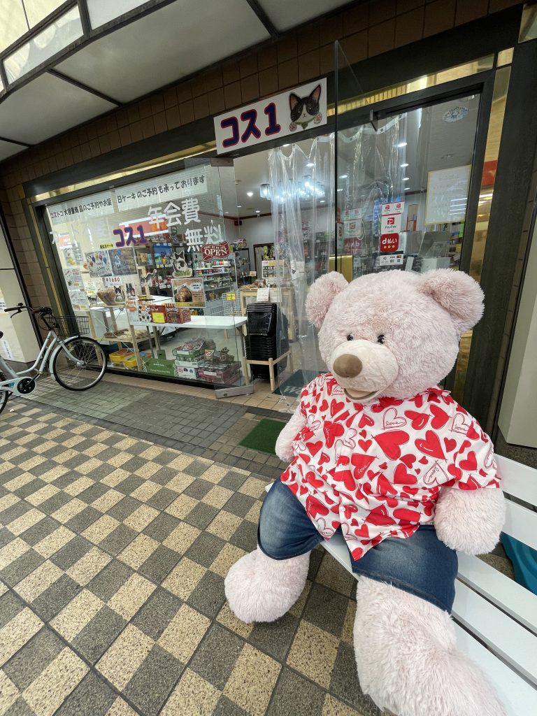 コス1店前